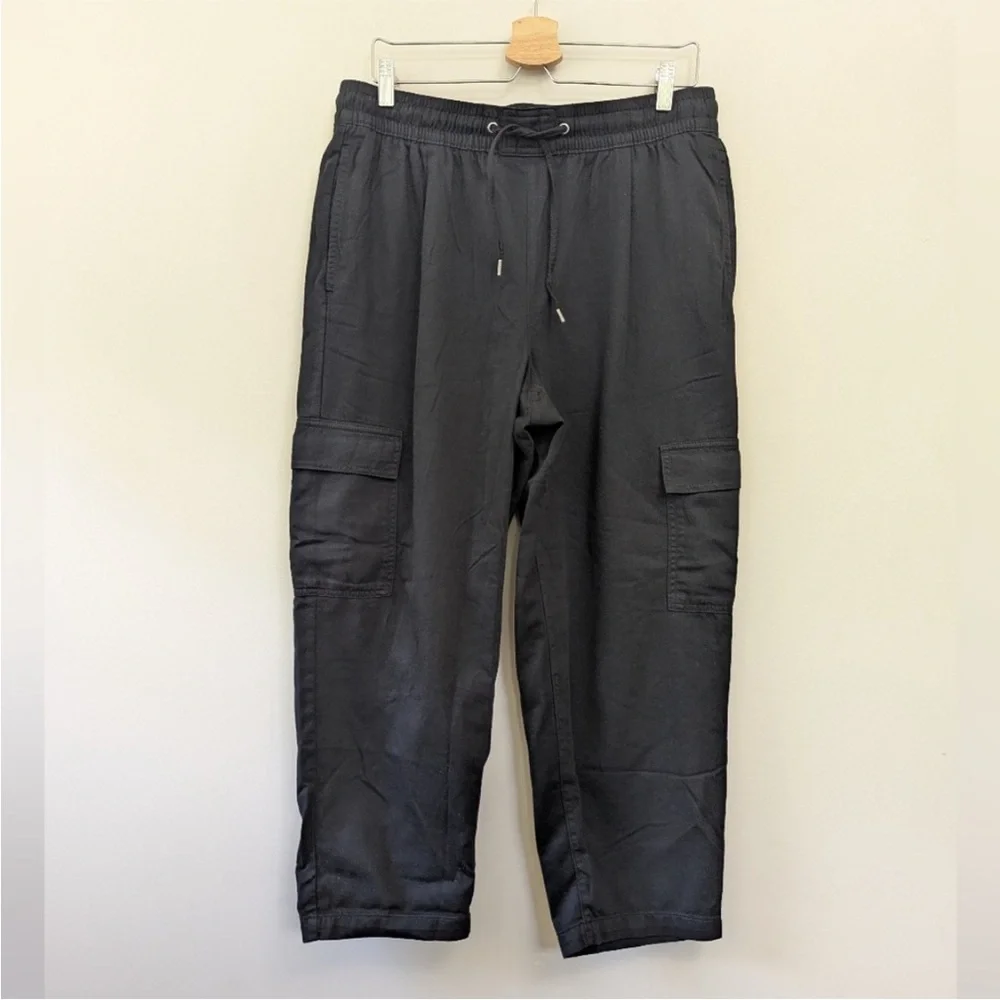 NWT! GAP Black Easy Cargo Pants - Size Medium Petite 🩷 #522920 - Picture 9 of 11